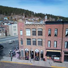 Historic Iron Horse Inn - Deadwood