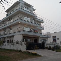 Hotel Luxe Heights Lahore