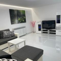 Apartment White Zagreb - private parking&garage