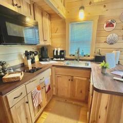 Charming Cabin near Ark Encounter with Loft