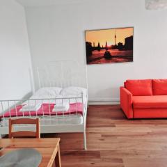 City Studio Apartment for 4, near Sonnenallee