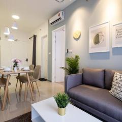 NEW! Cozy & Warm Scandinavian Suites walk to LRT