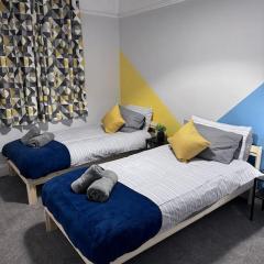 Salisbury - New 3br home, wifi, parking, sleeps 6, near Liverpool city centre