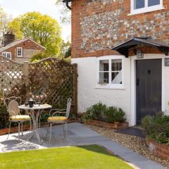 The Lavender Folly - Cosy Accommodation Alresford