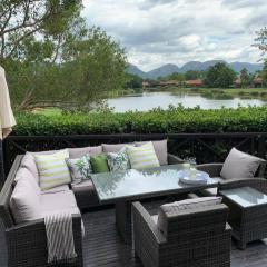 Modern Large 5 bedroom Villa in Pecanwood Golf Estate