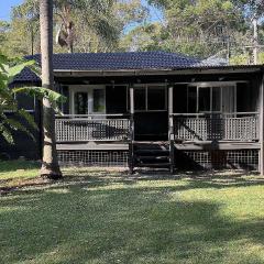 Retro Beach House - Macmasters Beach