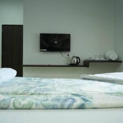 AC Room Financial District Gachibowli