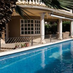 Experience Valencia Luxury Chalet Puig Val con piscina