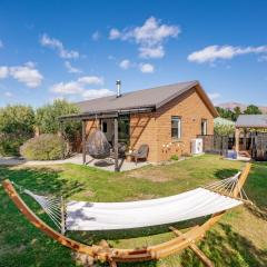 Sun Soaked Escape - Cromwell Holiday Home