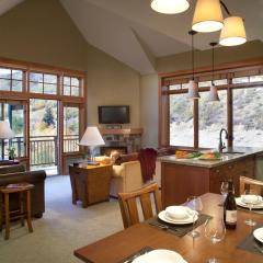 Capitol Peak Lodge