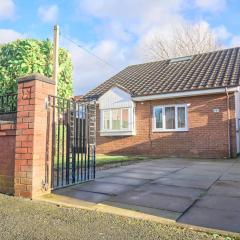 Bespoke Bungalow Salford Quays - Garden, WiFi and Parking