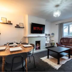 NEW - Central Modern Flat in Southampton, Sleeps 5, Free Off-Road Parking, Close to Hospital, Cruise terminal and Centre, Great for contractors, friends & families