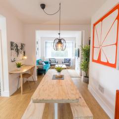 Brett Stays - Modern - Off Street Parking - Central - Sleeps 6