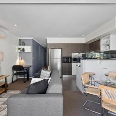 Chic 2-Bed Apartment & 5 minutes walk to QPAC