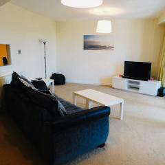 Modern 2 Bed Apartment Close to Gla Airport & M8
