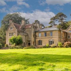 9 Bedrooms Grand Manor House Near Bath, Sleeps 26