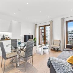 Metropolitan Luxury: Chic 2BR Flat in St. Albans