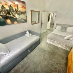 Homely Apartment in the Heart of Town Centre - Sleeps 6