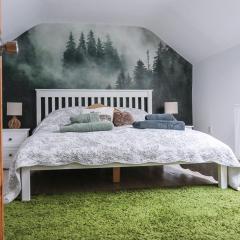 Beautiful Victorian home with private pet-friendly garden sleeps 6