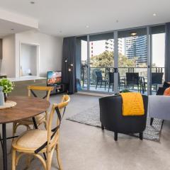 Central 1-Bed with Parking BBQ and Indoor Pool
