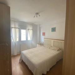 GATU Villa Dante Playa Victoria Parking gratuito, "preferente para mayores de 25 años y familias "
