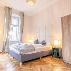 Metropolitan Charm: Stylish 2+1 Apt@ Vienna's Core