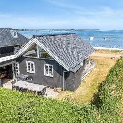2 Bedroom Cozy Home In Sjølund