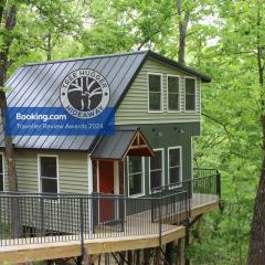 Secluded Treehouse in the Woods - Tree Hugger Hideaway