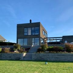 Guestly Homes - 4BR Serene Villa with Garden