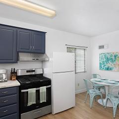 Designer Poolside 1Bed1Bth Retreat