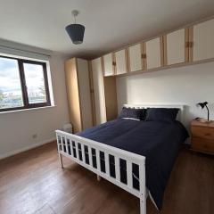 Spacious one bed flat in eastlondon with parking and free wifi