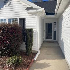 Adorable 3br/2ba W/ Garage 2min walk ECU Health