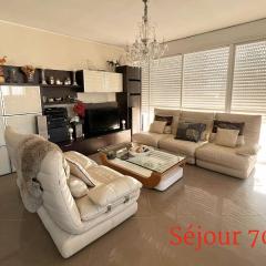 Grand appartement 7 personnes NETANYA proximité immédiate kikar plage immeuble KING KORESH