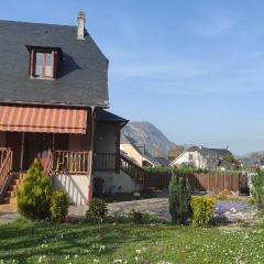 Appartement calme dans maison avec jardin