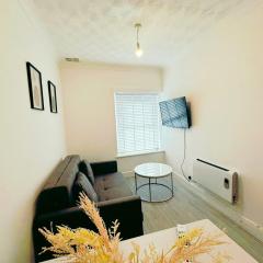 Modern & Stylish 1 bedroom flat in Bridgend town