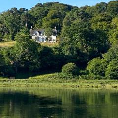 Glenaros Lodge