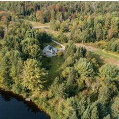 Lovely Muskoka Waterfront Cottage-Hot tub & Sauna!