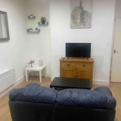 *Cosy 1 bedroom apt nxt to Roundhay and centre *