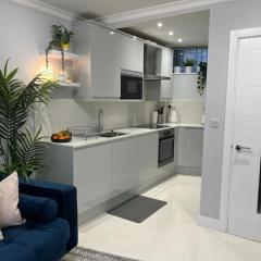 1 Bedroom Luxury Flat in Kensington