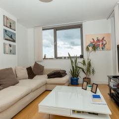 2 Bedroom East London Apartment With Amazing Views