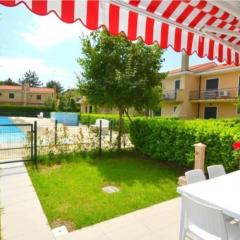 Terraced house with swimming pool