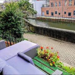 2BD House Canal View and Garden