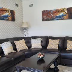 2BR Cottage Swimming Pool Near Airport