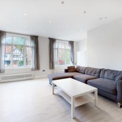 Modern 3 Bed Apartment in Hampstead