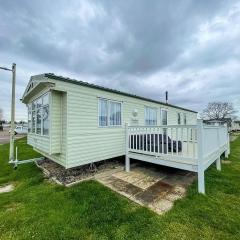 Lovely Caravan With Decking And Free Wifi At Valley Farm, Essex Ref 46610v