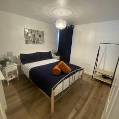 Chapel Court - Worcester City Centre - Free Parking Available - Entire Apartment - Self Check-In - Outside Space - Free WI-FI