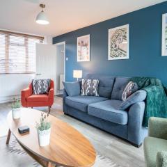 Gatwick Place - 4 bed 2 bath self contained house with private garden