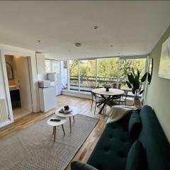 Primrose Hill Apartment with Balcony