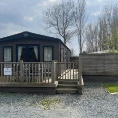 Immaculate 3-Bed Lodge in Out Rawcliffe