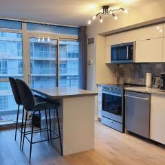 Downtown 2 bedroom Gem with Free Parking